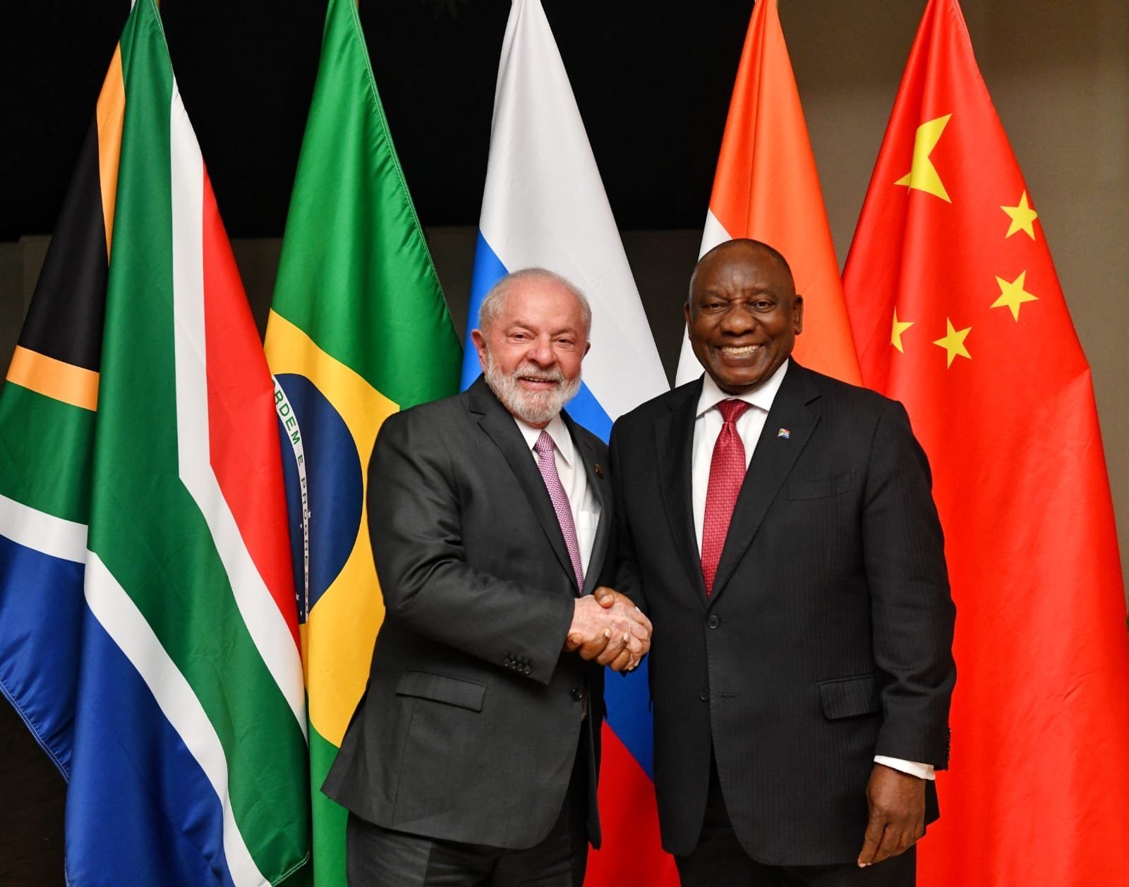 Brazilský prezident Luis Inacio Lula da Silva a Prezident Jihoafrické republiky Cyril Ramaphosa