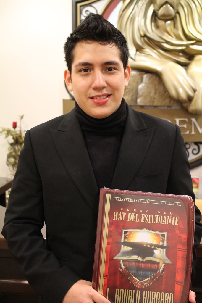 9. ledna 2014 se Victor Suarez připojil k Technickému výcvikovému sboru Ideální organizace Madridu a zahájil studentskou praxi, aby se stal scientologickým auditorem. Zdvojnásobíme náš tým, abychom zčtyřnásobili naši kapacitu pro služby.