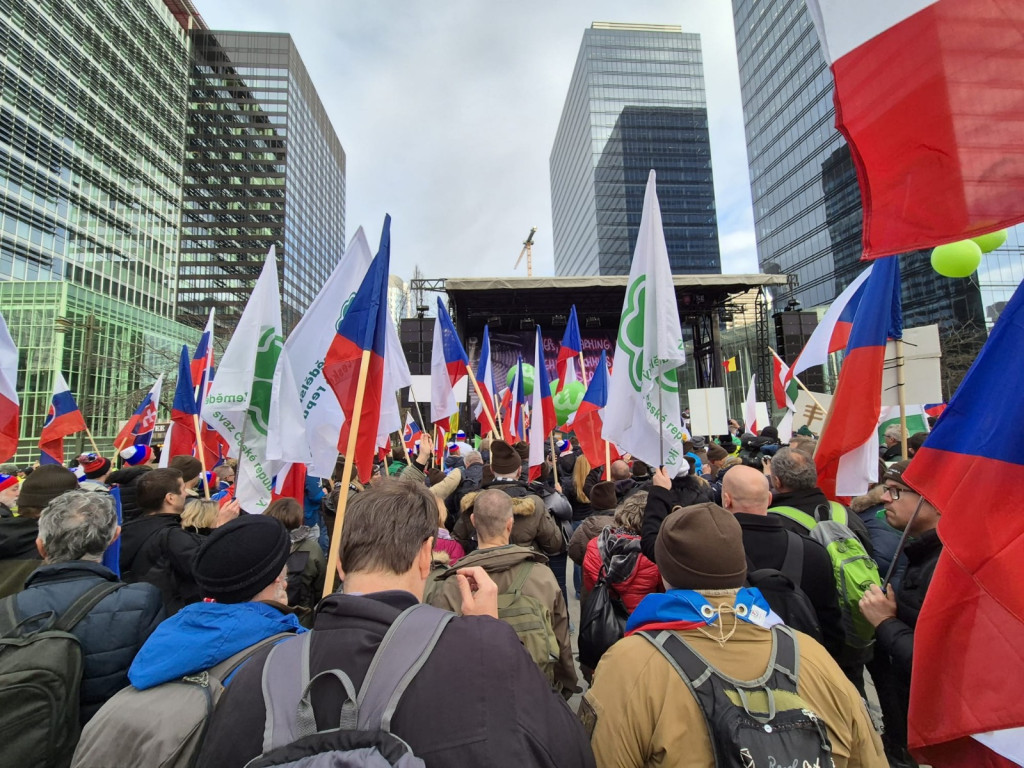 V Bruselu zemědělci protestují proti zemědělské smlouvě s Mercosur