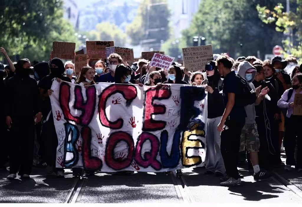 Rozsáhlé škody způsobené studentskými protesty ve Francii