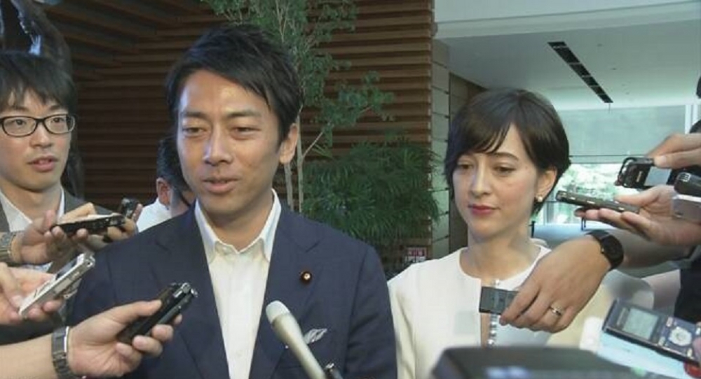 Japonský ministr životního prostředí Koizumi na otcovskou dovolenou