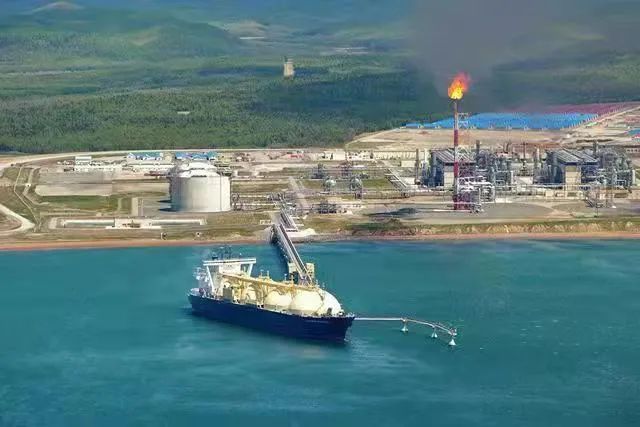 Projekt ropy a zemního plynu „Sachalin 2“ s japonskými investicemi představujícími více než 40 %