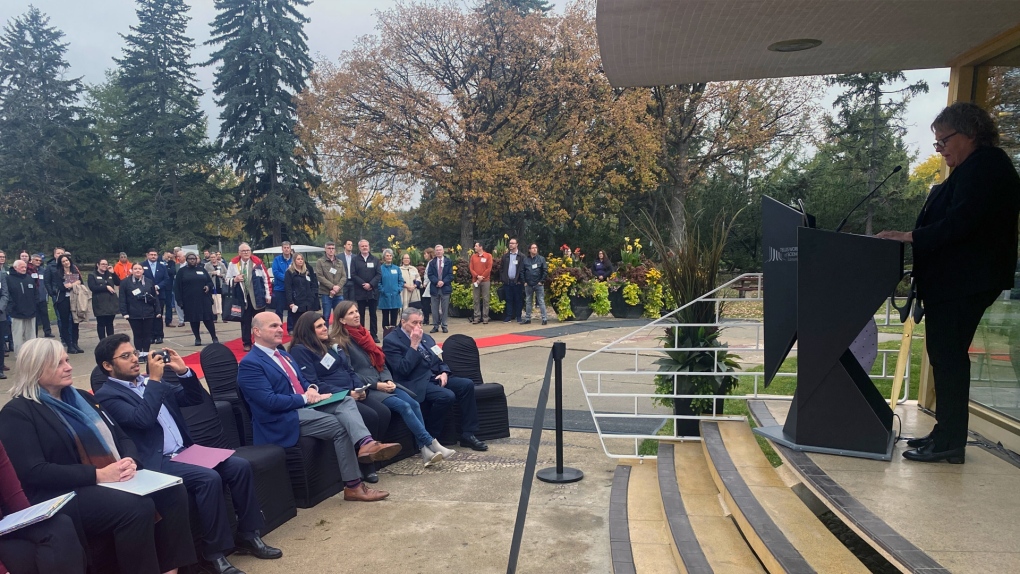 Slavnostní ceremonie se koná u příležitosti znovuotevření planetária královny Alžběty v Edmontonu dne 29. září 2023.