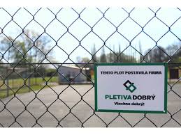 Realizace – čtyřhranné pletivo na patkách