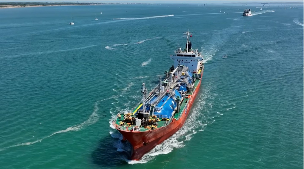 Austrálie dováží 90 % kapalných paliv a Australské rezervy slouží pouze jako most v případě ropných šoků.