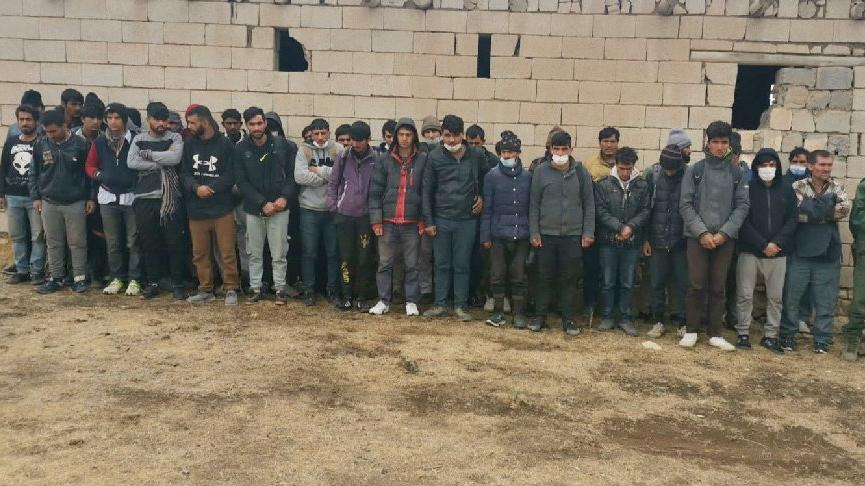 V opuštěných domech v Tureckém městě Vanu bylo chyceno 164 nelegálních přistěhovalců z Afganistánu