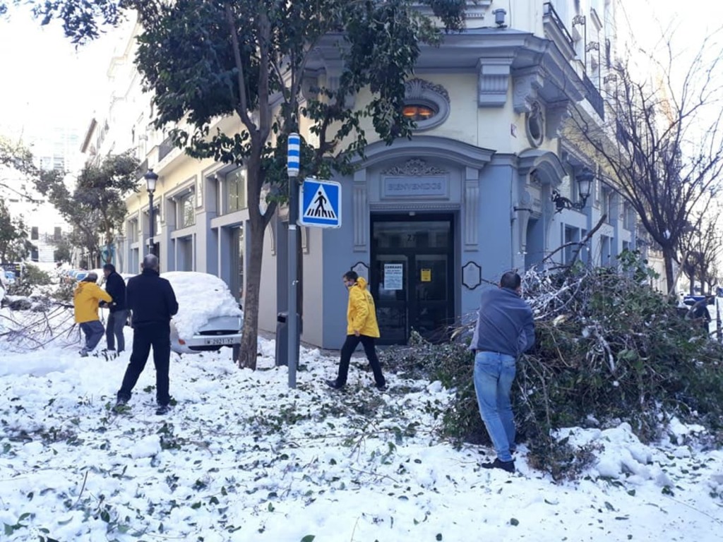 Když sněhová bouře Filomena ochromila Španělsko, mobilizovali se madridští dobrovolní duchovní, aby poskytli naléhavě potřebnou pomoc